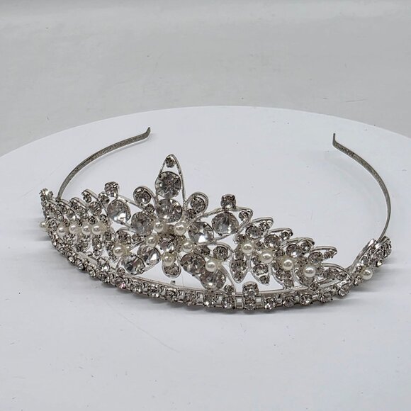 Elegant Crystal & Pearl Tiara For Special Occasions Wedding 1980s - Picture 9 of 9